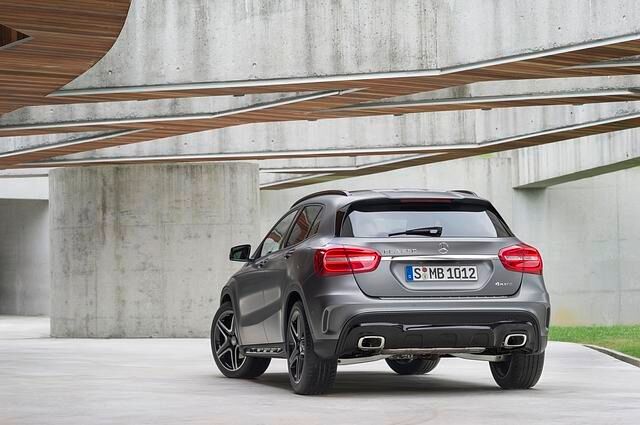 Den Offroad-Charakter des SUV betonen Elemente wie ein angedeuteter und deutlich sichtbarer Unterfahrschutz