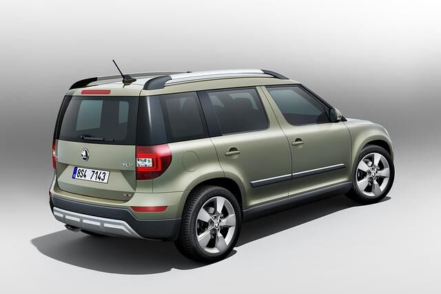 Die beiden erstmals angebotenen Grundvarianten unterscheiden sich lediglich in optischen Details. So trägt die Offroad-Variante schwarzen Kunststoff an Stoßfängern und Schwellern