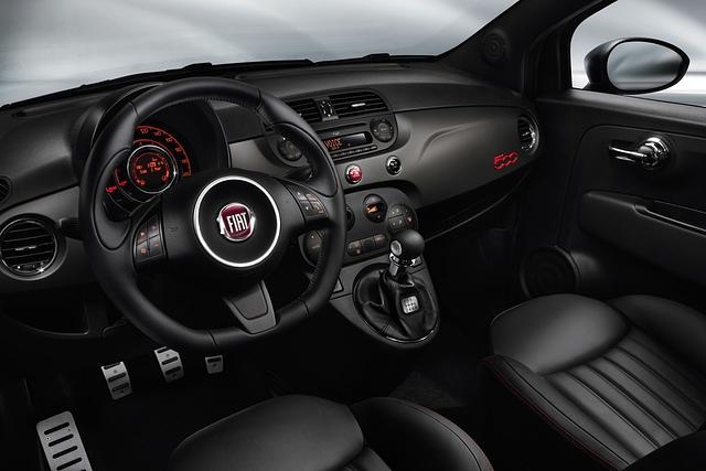  Der Fiat 500 GQ ist sowohl als Limousine als auch als Cabrio erhältlich.