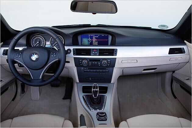 Interieur: Sanfte Bögen auf dem Armaturenbrett