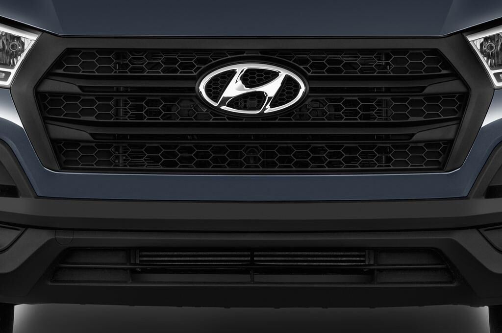 Hyundai H350 (Baujahr 2015) Eco 4 Türen Kühlergrill und Scheinwerfer