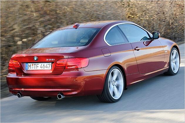 Die Rückleuchten sind nun ganz rot abgedeckt - bisher enthielten sie auch ein weißes Element