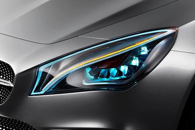 Klappen über dem Blinker öffnen sich im La-Ola-Stil