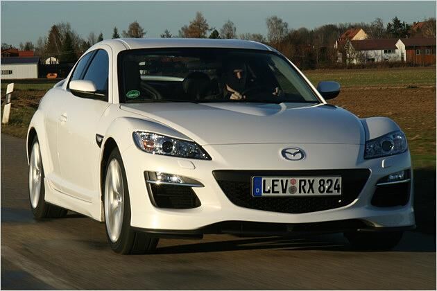 Neu gestaltet wurde die Frontpartie des RX-8