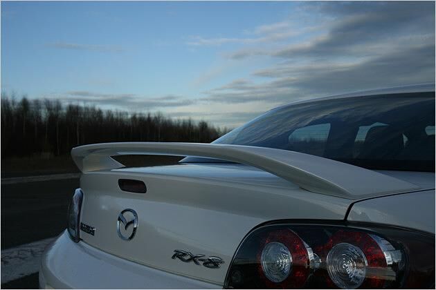 Das weltweit einzige Serienfahrzeug mit Wankelmotor trägt das Kürzel RX-8 am Heck
