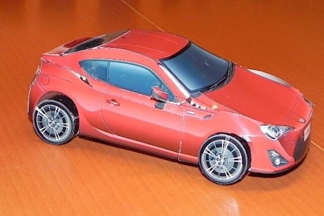 Toyota GT86 aus Papier - Der Do-It-Yourself-Sportwagen