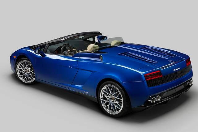 Auch dank seines geringen Leergewichts von 1.520 Kilogramm sprintet dieser Gallardo in 4,2 Sekunden auf Tempo 100
