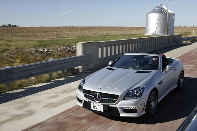 Mercedes-Benz SLK 55 AMG - Ein Vollblut-Roadster macht halbe Sachen (Kurzfassung)