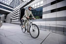Mercedes-Fahrräder - Riesenreifen und Karbonrenner