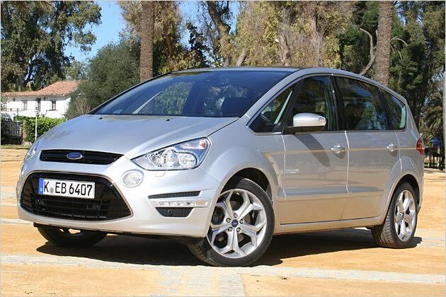 Der S-Max hat eine neue Frontpartie bekommen