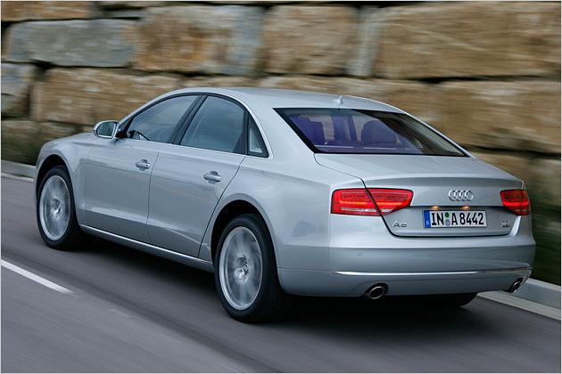 In 6,6 Sekunden ist der A8 mit Sechszylinder-Diesel auf Tempo 100