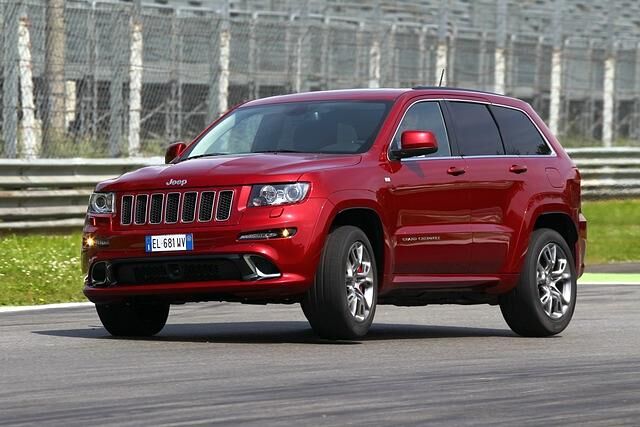 Seine Leistung holt der Grand Cherokee SRT klassisch aus dem Hubraum