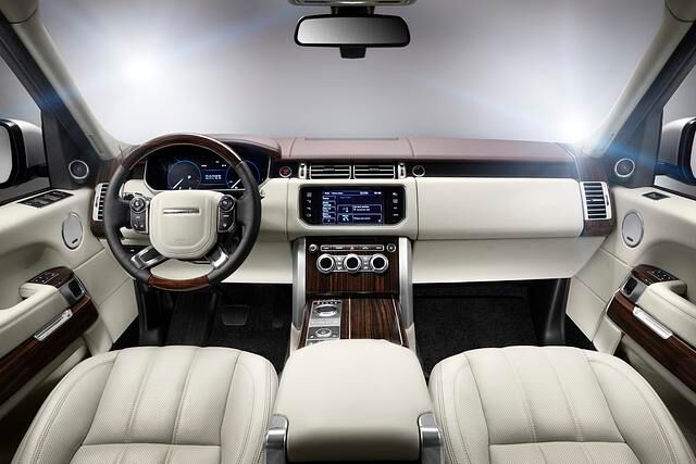 Der Stil des Innenraums orientiert sich am Evoque