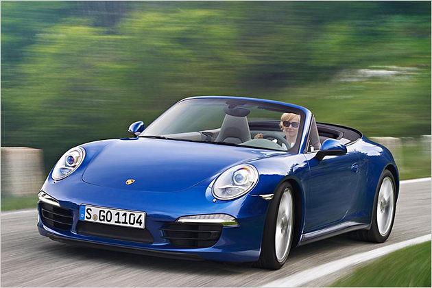 Den 911 Carrera 4/4S gibt es auch als Cabrio