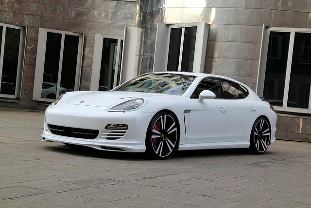 Getunter Porsche Panamera - Weißer Wirbelwind
