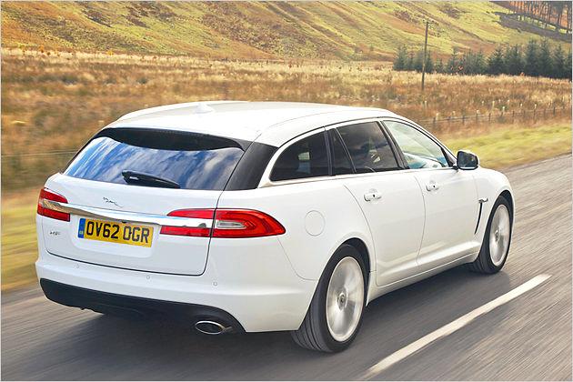 Kleine Fensterflächen lassen den Sportbrake dynamisch aussehen, machen ihn nach hinten aber auch unübersichtlich
