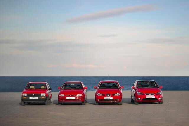  Der Seat Ibiza ist das erste von Seat komplett in Eigenregie entwickelte Fahrzeug und ist am 27. April 1984 erstmals vom Band gelaufen.