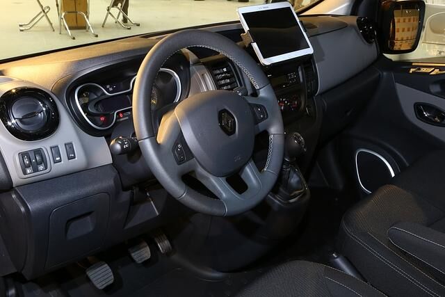 Halterungen für Smartphones oder Tablets sowie moderne Infotainmentsysteme samt großer Display sind erhältlich