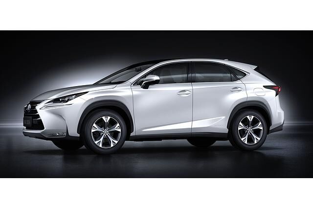 Mit dem 4,63 Meter langen Hochbeiner wagt Lexus die Attacke auf die deutschen Edelmarken: Audi Q 3, Mercedes GLA, vor allem aber der BMW X 3 erscheinen gegen das japanische Designstück fast schon...