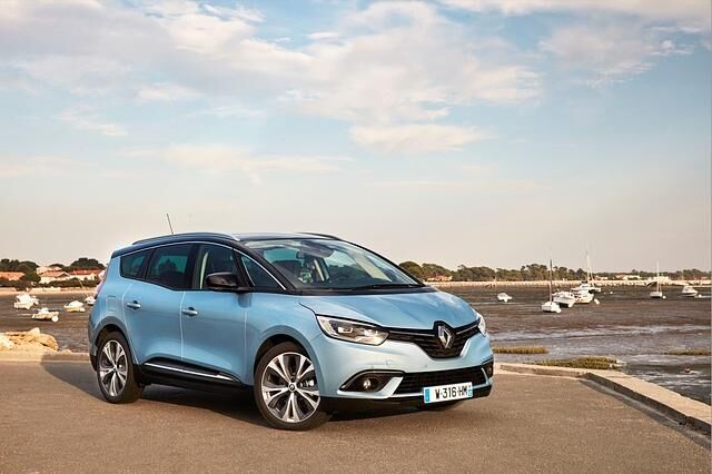 Auch der Renault Scenic macht auf Crossover