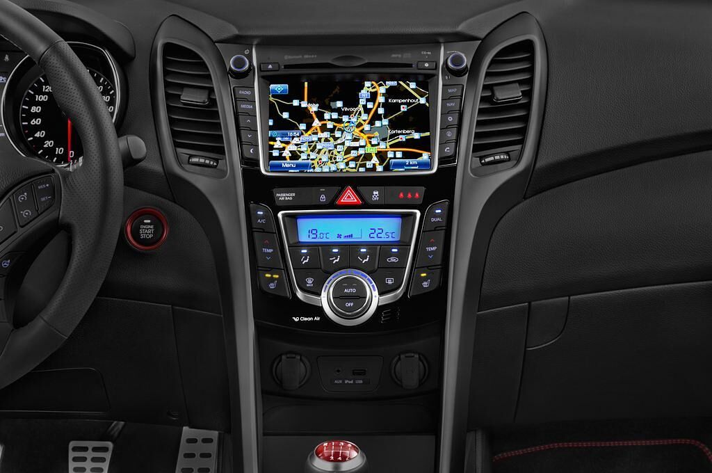 Hyundai I30 (Baujahr 2015) Turbo 3 Türen Mittelkonsole