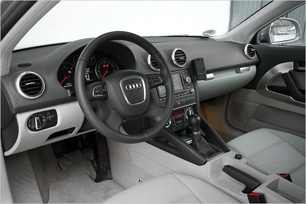Typisch fein gemacht: Die Kabine des Audi