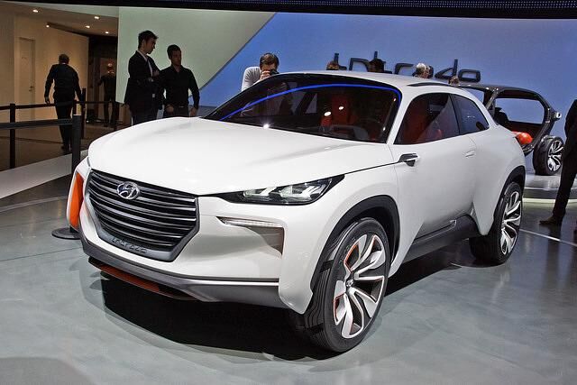 Der Hyundai Intrado  punktet vor allem mit Leichtbau (Karbon) sowie einer muskulös anmutenden Silhouette