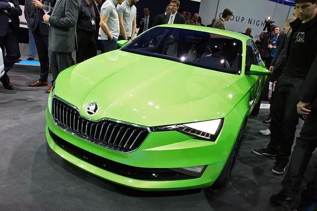 Die Designstudie Vision C im viertürigen Coupé-Format spricht  vor allem das Herz an