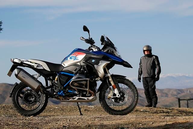 Fahrfertig wiegt die BMW R 1200 GS knapp über 240 Kilogramm