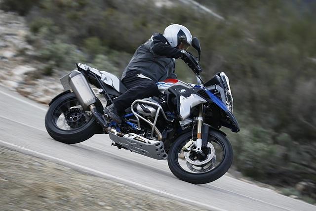 Rund 3,5 Sekunden braucht die BMW R 1200 GS Rallye für den Standardsprint, maximal sind über 200 km/h drin