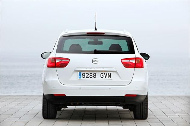 Die Proportionen sind dennoch gewöhnungsbedürftig: Das Auto wirkt höher als es sein sollte
