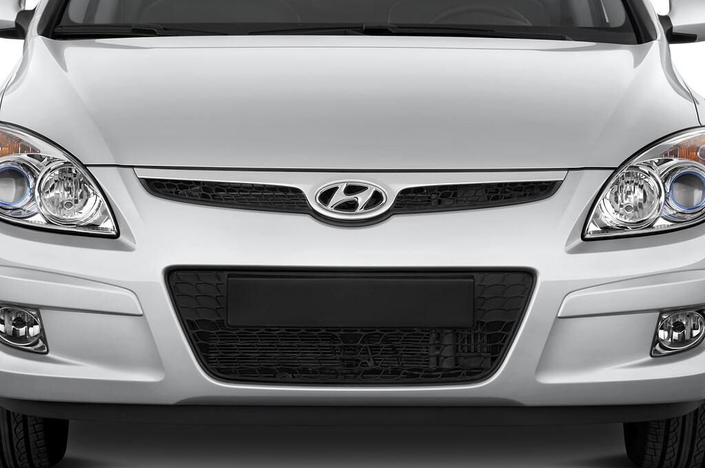 Hyundai I30 (Baujahr 2011) Style 5 Türen Kühlergrill und Scheinwerfer