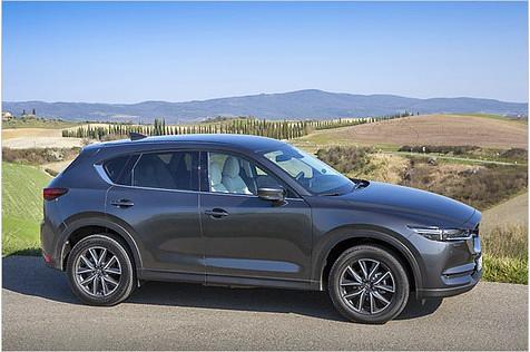 An den Abmessungen ändert sich nichts. Der neue Mazda CX-5 ist 4,55 Meter lang und er verfügt über einen Radstand von 2,70 Meter