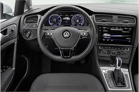 Das Cockpit sieht dem eines normalen VW Golf sehr ähnlich
