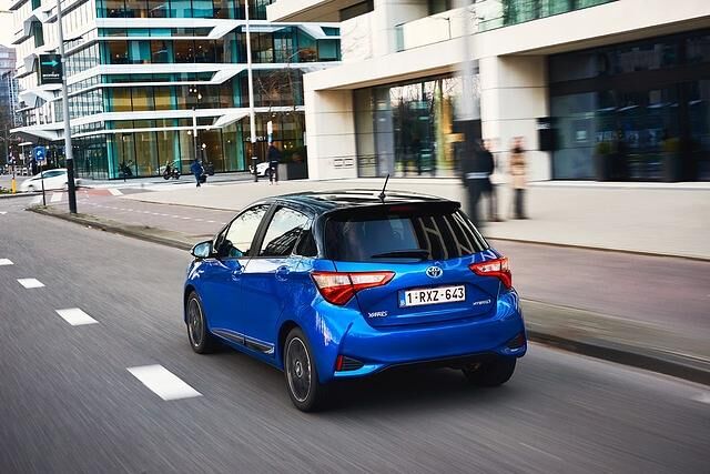 Der Hybridantrieb blieb im Kern unverändert, dennoch fährt sich das Spritsparmobil leiser als bisher