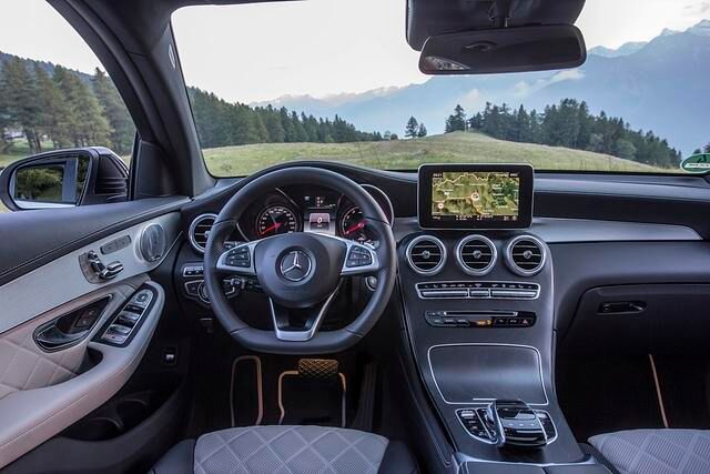 Im Interieur entspricht das Coupé weitgehend dem normalen GLC