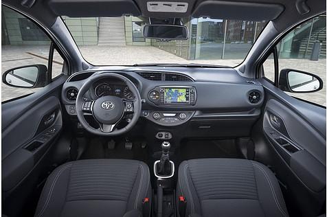 Das Cockpit des Toyota Yaris.