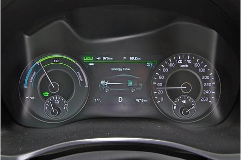 Die Hybridversion macht keinen Hehl aus ihrer Technik.