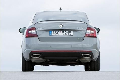 Ein Heckspoiler verschafft dem Skoda Octavia RS Abtrieb