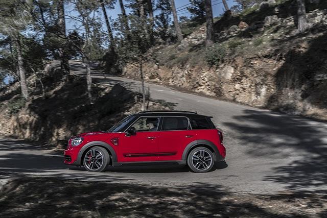 Um 17 Zentimeter auf insgesamt 4,30 Meter ist der Mini Countryman in der Länge gewachsen
