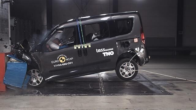 Mit den heutigen Sicherheitsstandards kann der schon sieben Jahre alte Fiat Doblo nicht mehr ganz mithalten. Deshalb gab es bei EuroNCAP auch nur drei Sterne