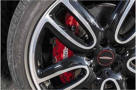 Die Brembo-Bremse fühlt sich sehr gut an. Hier sehen Sie die optionalen 19-Zöller