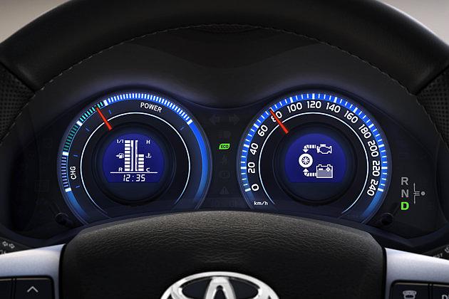 Beschleunigen: Elektromotor und Benziner treiben zusammen die Räder an