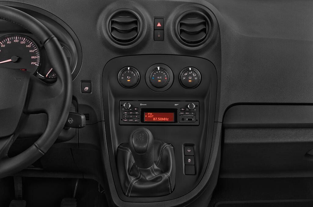 Mercedes Citan (Baujahr 2015) 109 Cdi 66Kw M1 Lang A2 5 Türen Mittelkonsole