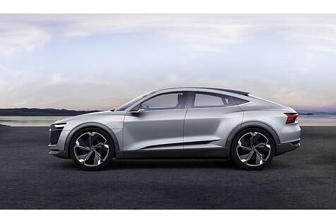 Das Audi e-tron Sportback Concept ist 4,90 Meter lang