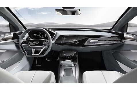 Das Cockpit ist zum Fahrer geneigt