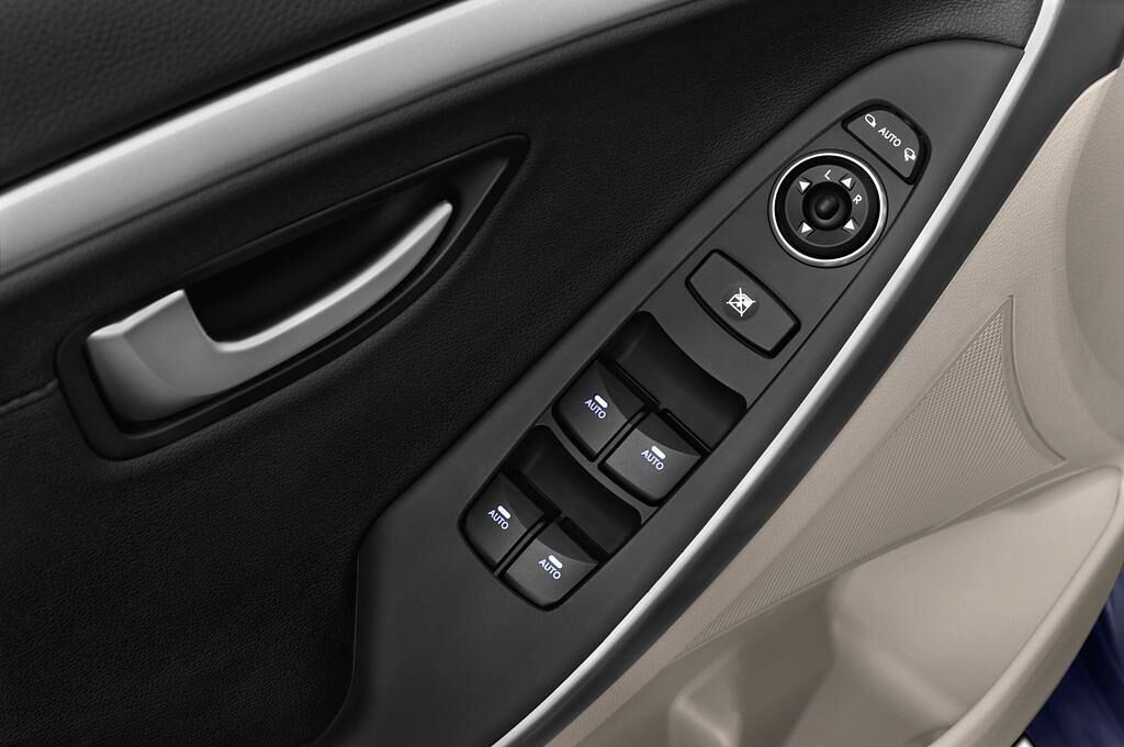 Hyundai I30 Kombi (Baujahr 2012) Style 5 Türen Bedienungselemente Tür