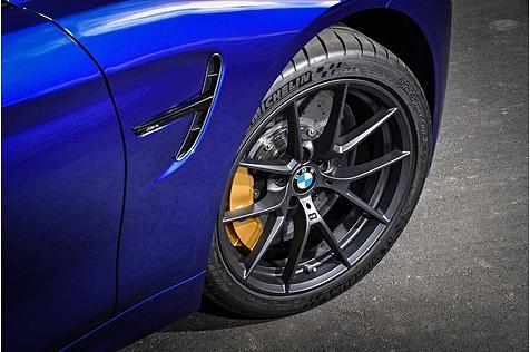 BMW M4 CS - vorne gibt es 19-Zöller