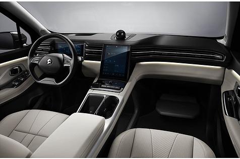 Ein Hauch Tesla weht durch das Cockpit
