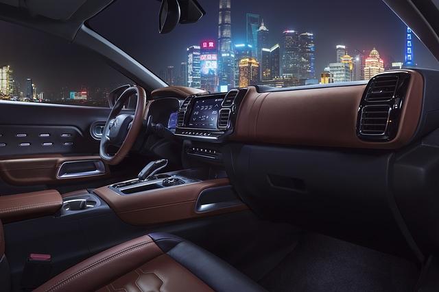 Edles Ambiente, wenig Knöpfe: Der Arbeitsplatz im Citroen C5 Aircross